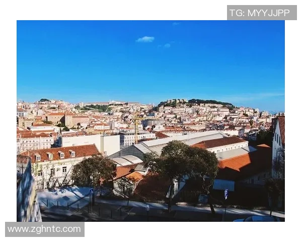 足球球星看台激动瞬间尽收眼底激情与荣耀交织的完美壁纸 足球球星看台激动瞬间尽收眼底激情与荣耀交织的完美壁纸