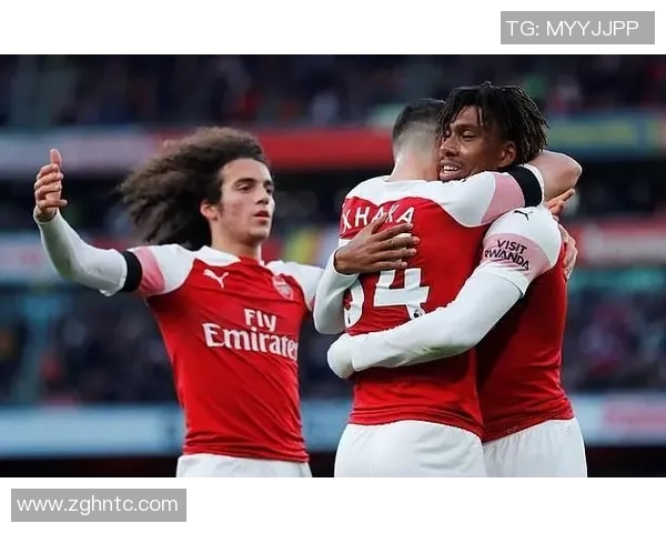 足球球星日本女友是谁揭秘他们的爱情故事与相识经过